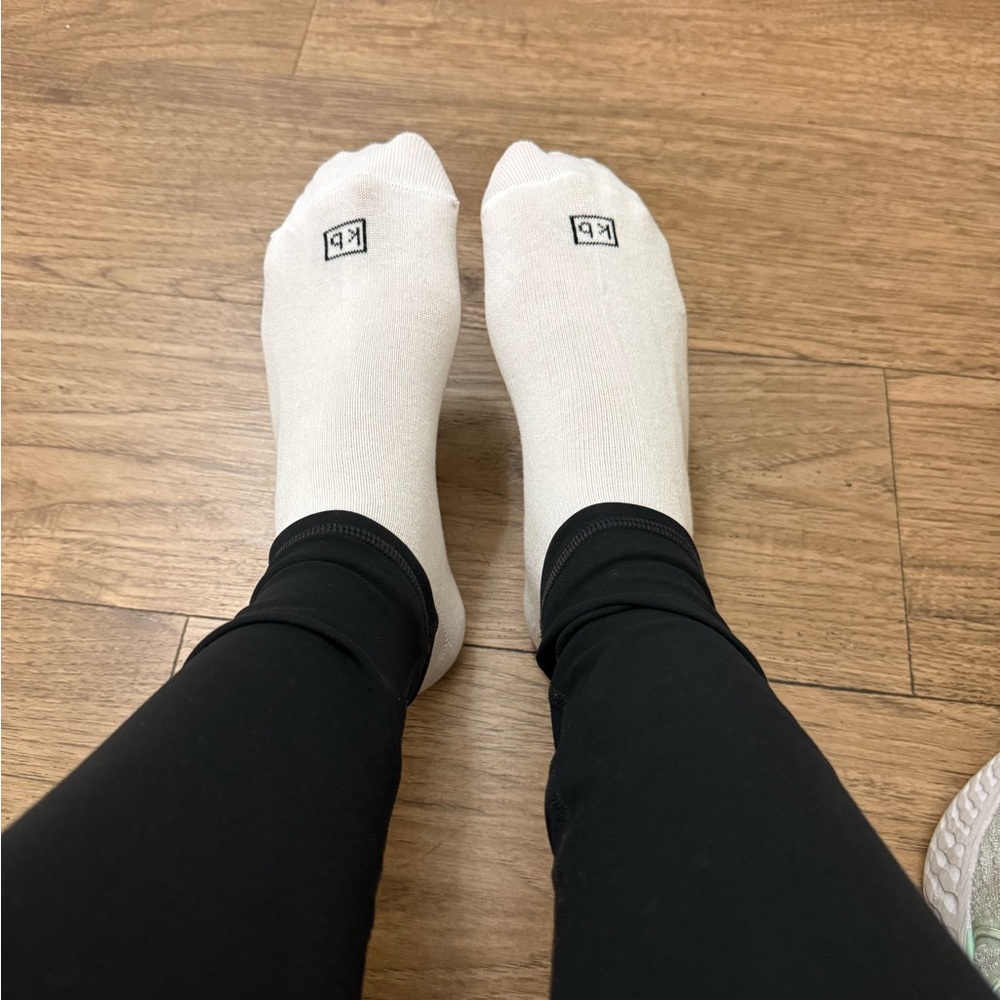Kb White Woman’s Socks